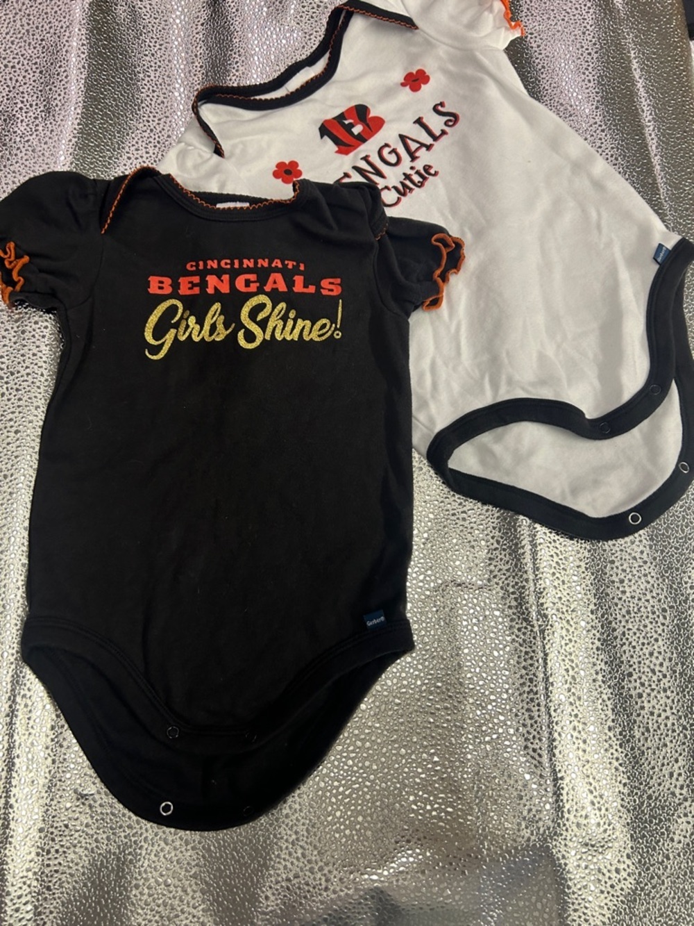 (2)Cincinnati Bengals Baby Onesie Set - Black & White with Orange Accents Unisex - Picture 4 of 7